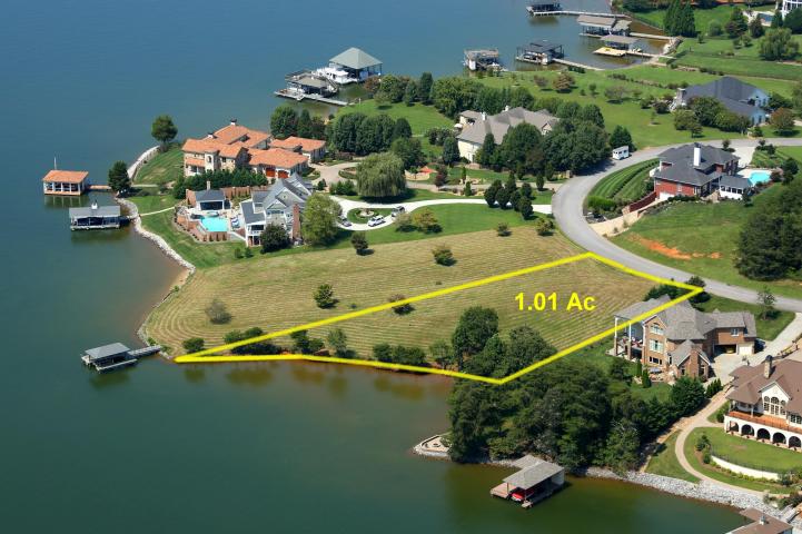Excellent access to the main channel on Fort Loudoun Lake in Lenoir City, TN