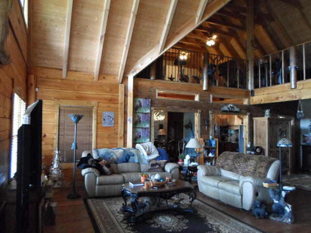 Classic upscale 2 story log home with soaring ceilings