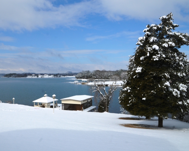 Snow on Fort Loudoun Lake