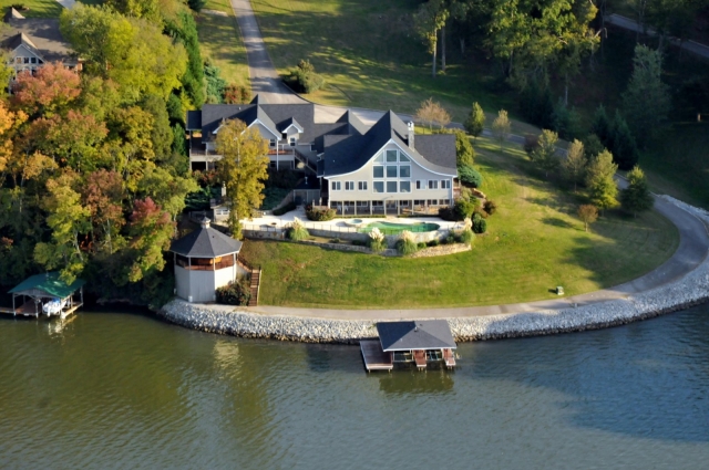 How to choose waterfront property on Loudoun Lake Living
