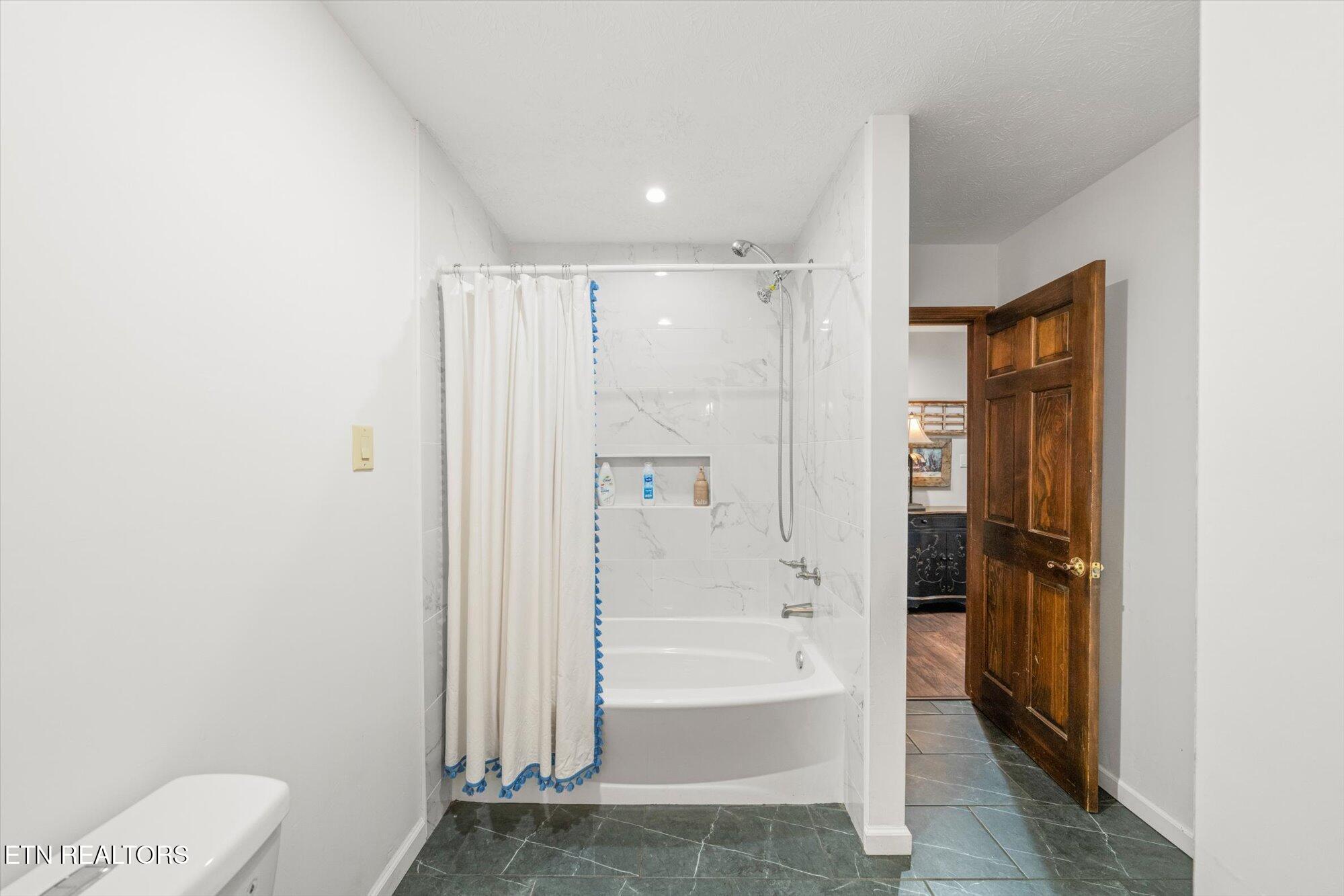 2092 Lakewood Drive, Loudon, TN - Fort Loudoun and Tellico Lake Real Estate - Image# 20