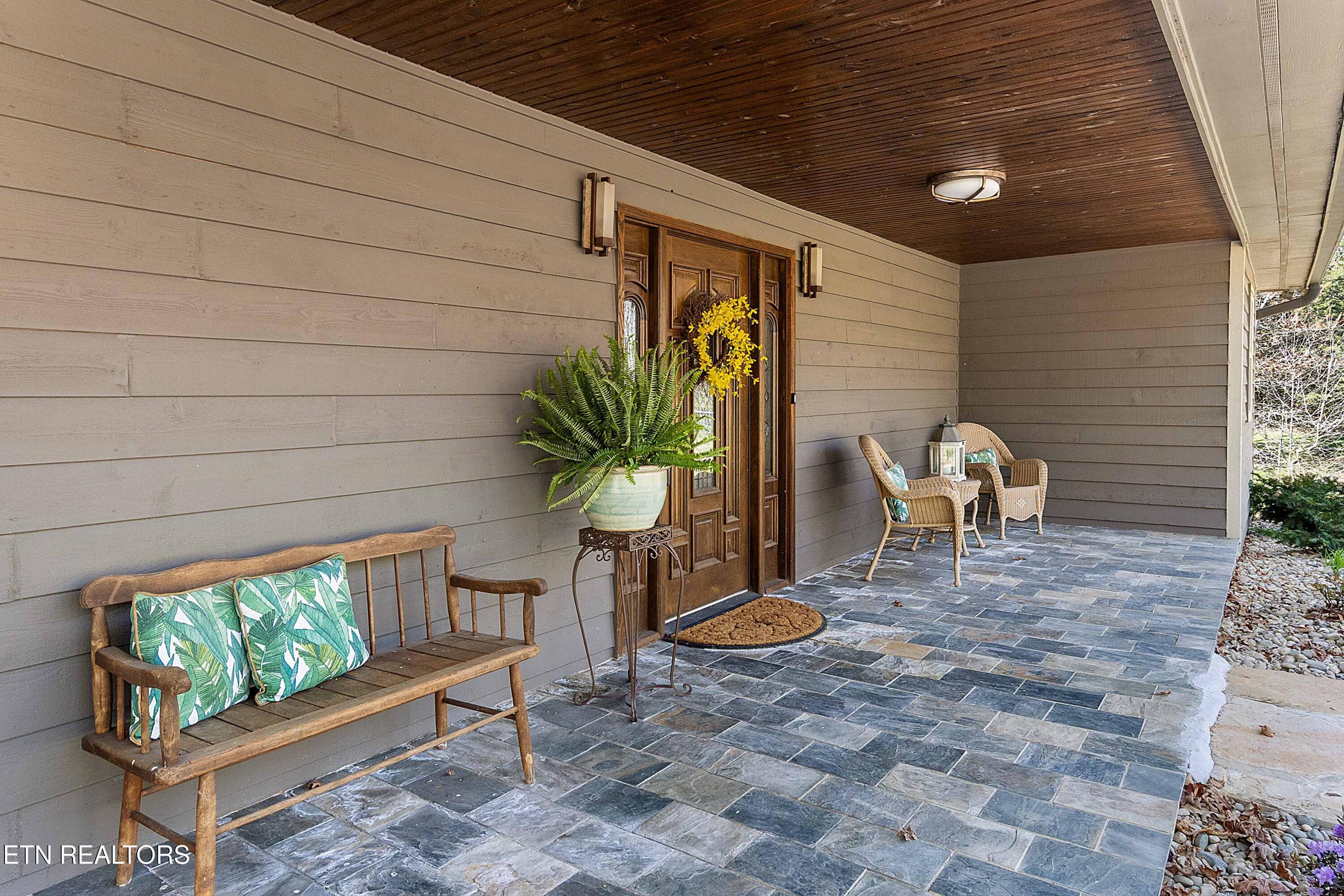 202 Spring View Drive, Lenoir City, TN - Fort Loudoun and Tellico Lake Real Estate - Image# 2