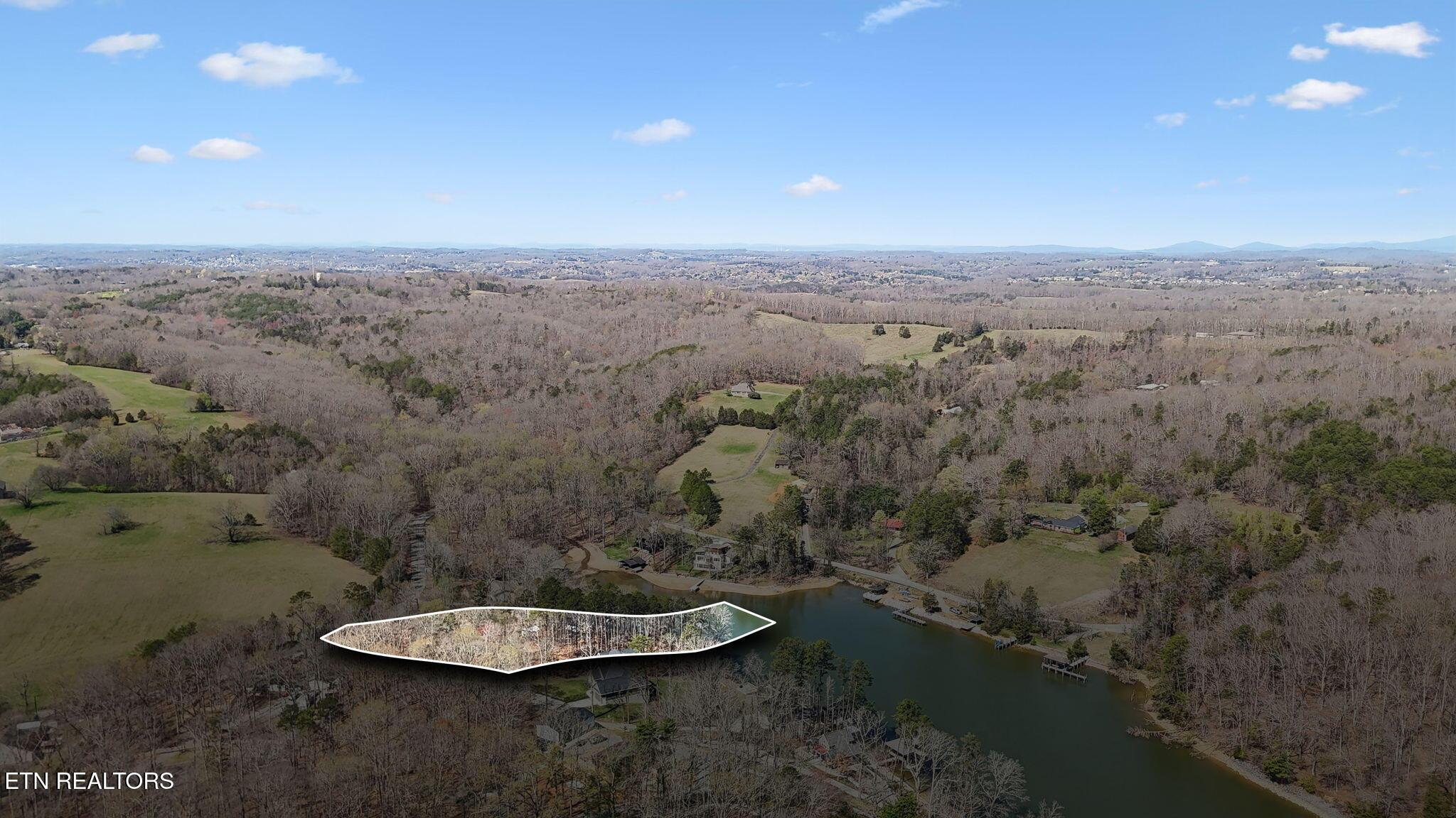 3798 Lakeland Drive, Lenoir City, TN - Fort Loudoun and Tellico Lake Real Estate - Image# 2