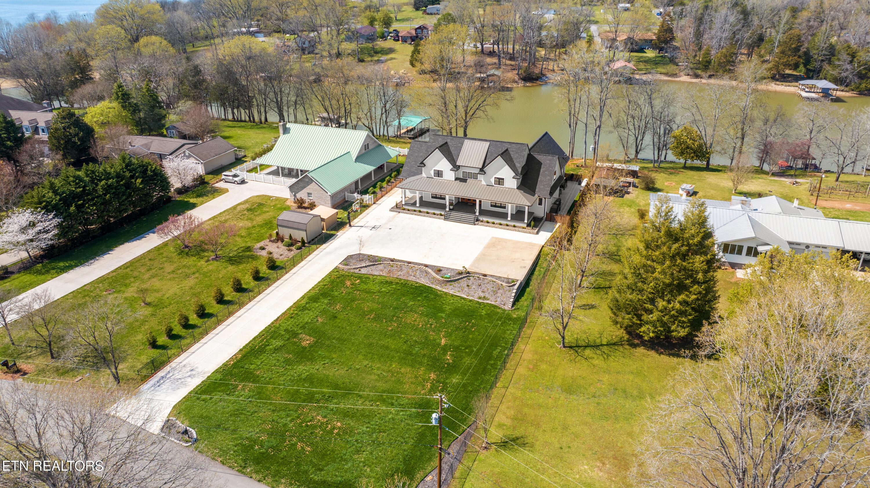 196 Lakeview Cove Drive, Loudon, TN - Fort Loudoun and Tellico Lake Real Estate - Image# 2