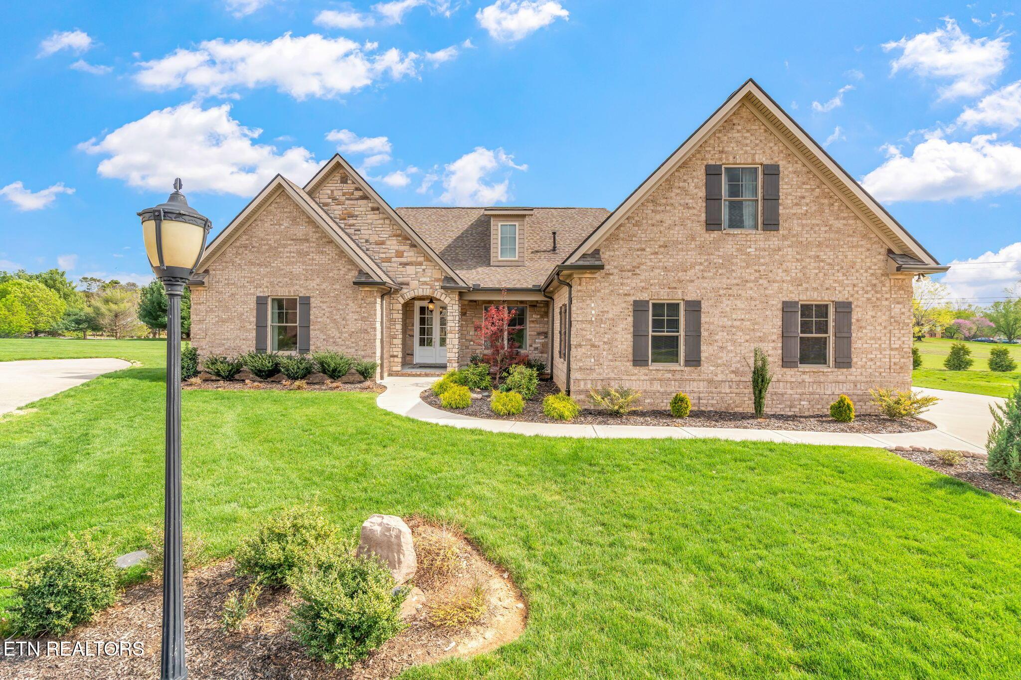 528 E Port Drive, Lenoir City, TN - Fort Loudoun and Tellico Lake Real Estate - Image# 1