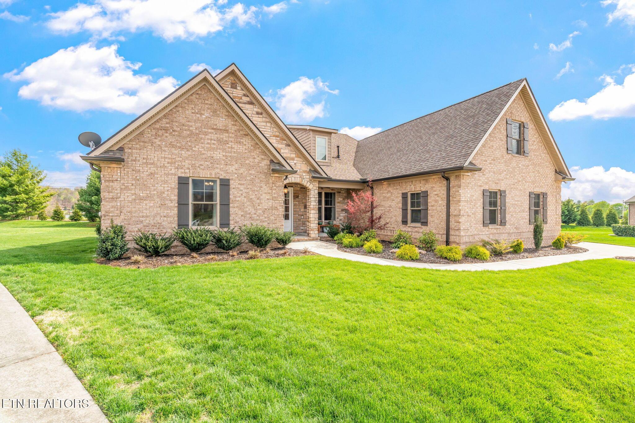 528 E Port Drive, Lenoir City, TN - Fort Loudoun and Tellico Lake Real Estate - Image# 2