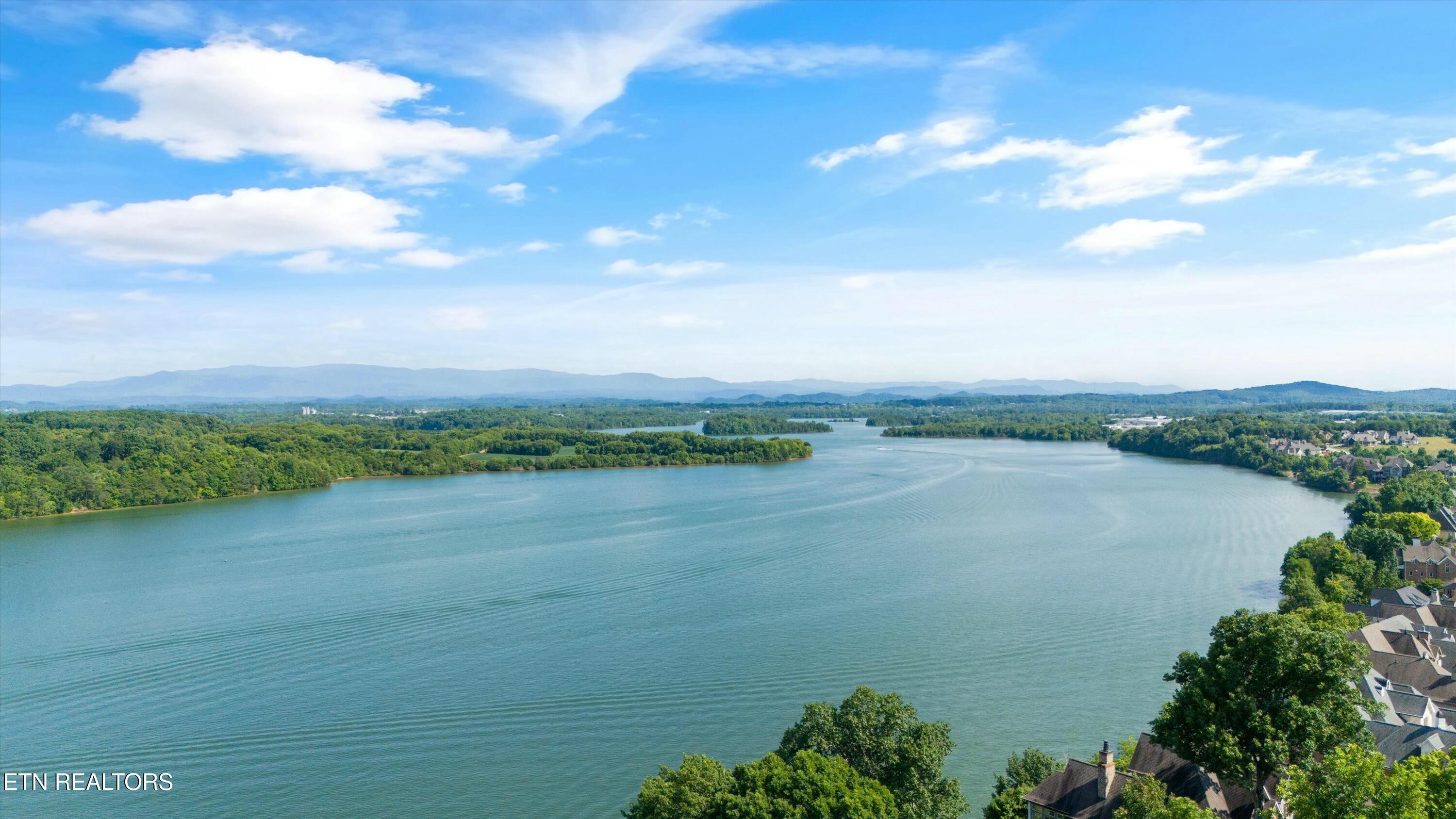 535 Rarity Bay Pkwy, Vonore, TN - Fort Loudoun and Tellico Lake Real Estate - Image# 22