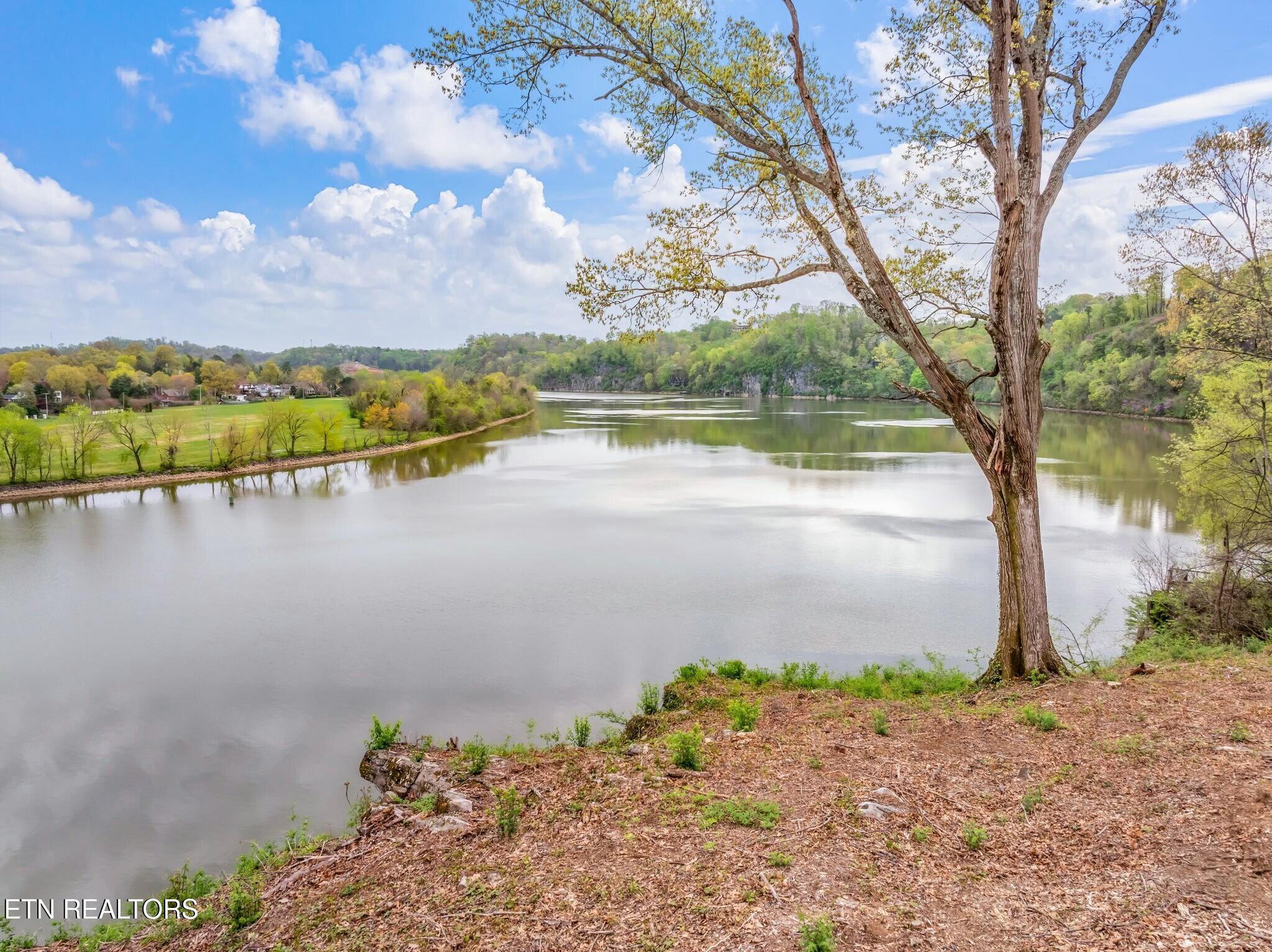 2101 Woodmere Lane, Knoxville, TN - Fort Loudoun and Tellico Lake Real Estate - Image# 1