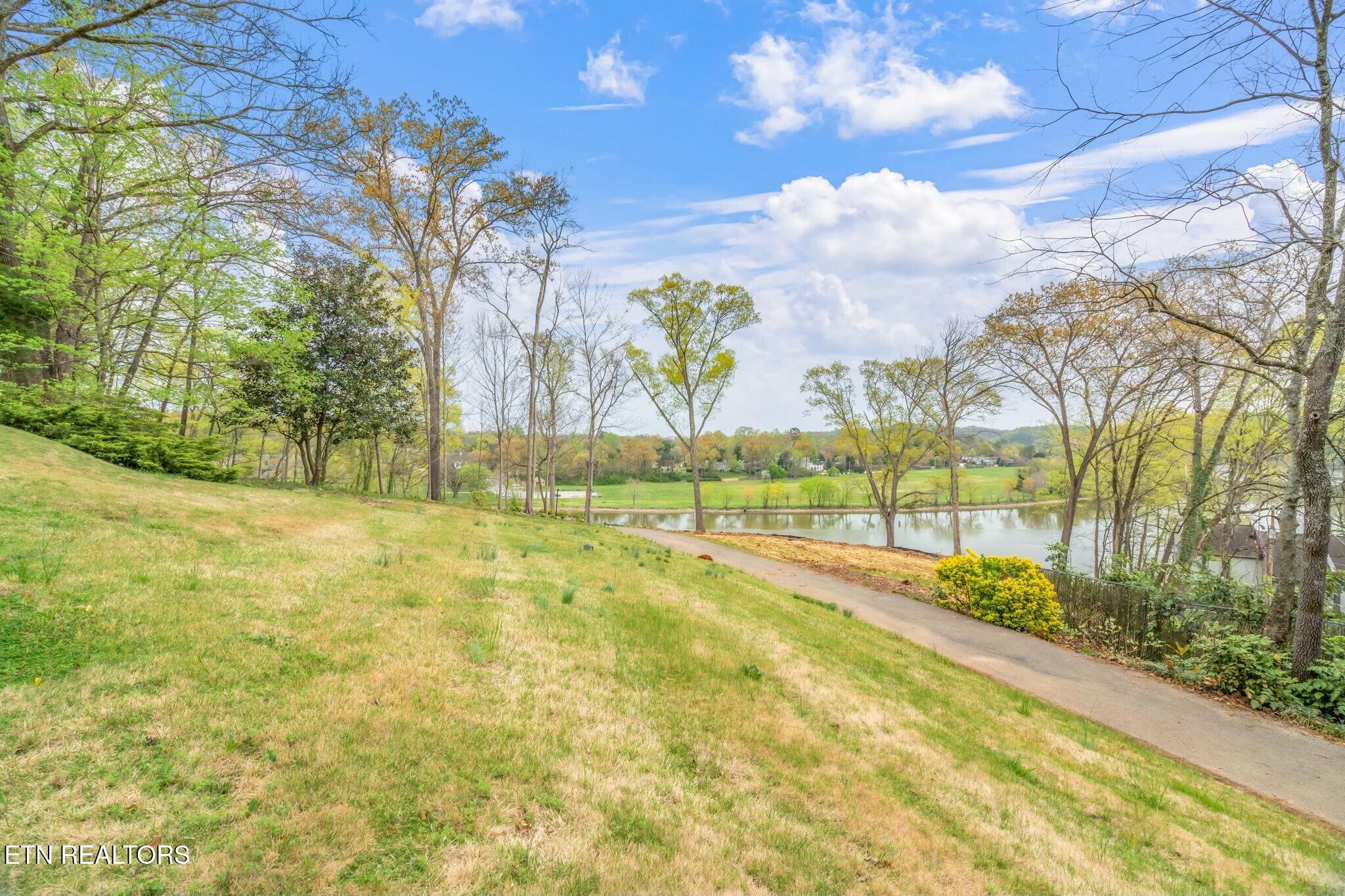 2101 Woodmere Lane, Knoxville, TN - Fort Loudoun and Tellico Lake Real Estate - Image# 12