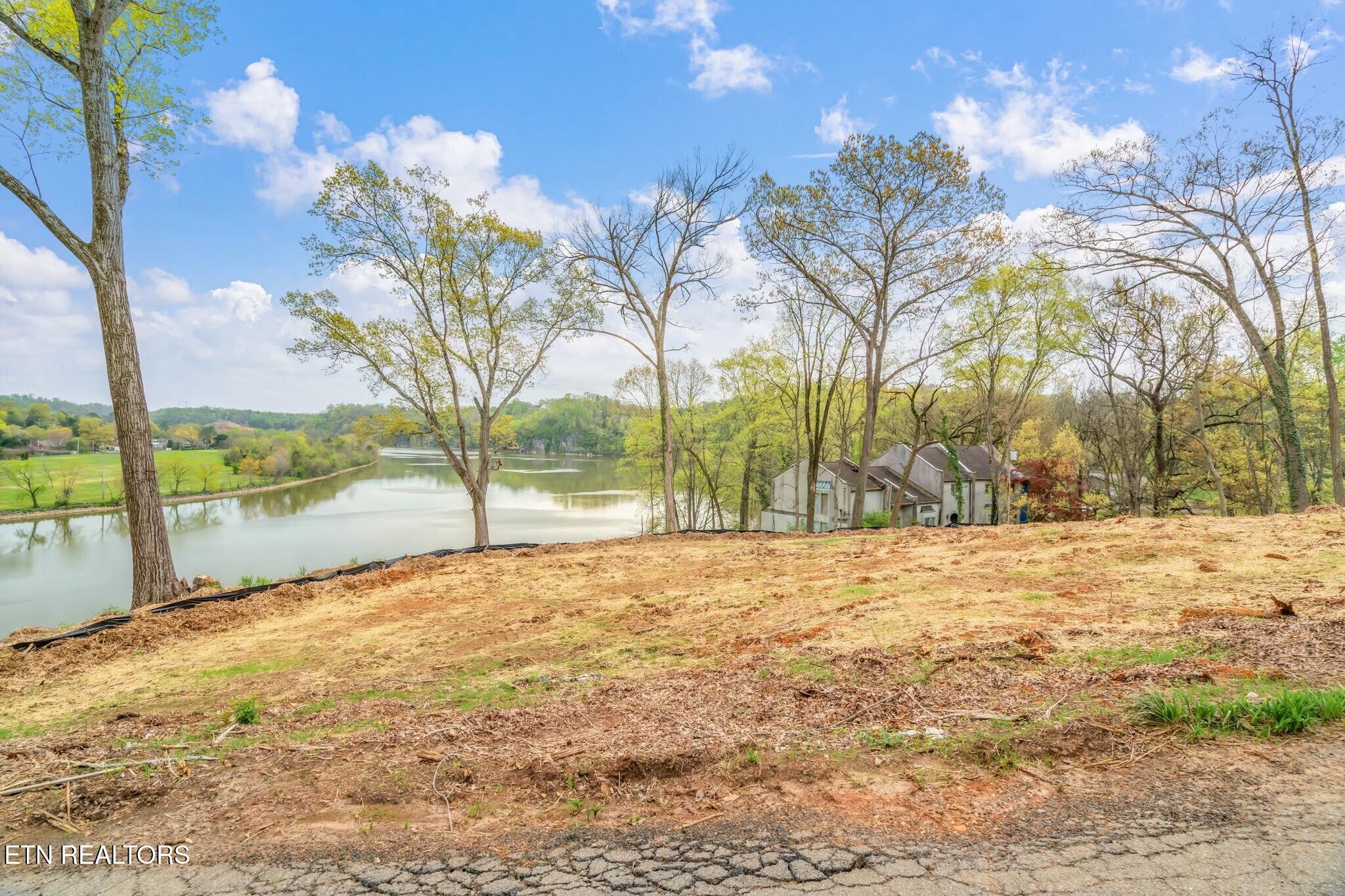 2101 Woodmere Lane, Knoxville, TN - Fort Loudoun and Tellico Lake Real Estate - Image# 3