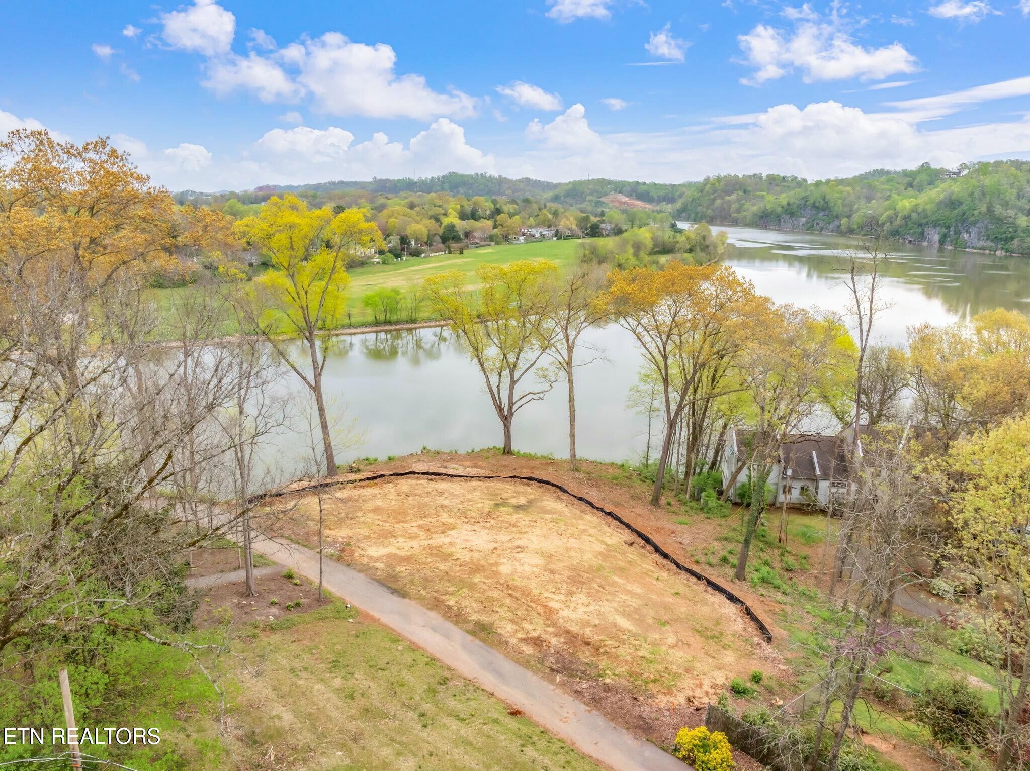 2101 Woodmere Lane, Knoxville, TN - Fort Loudoun and Tellico Lake Real Estate - Image# 10