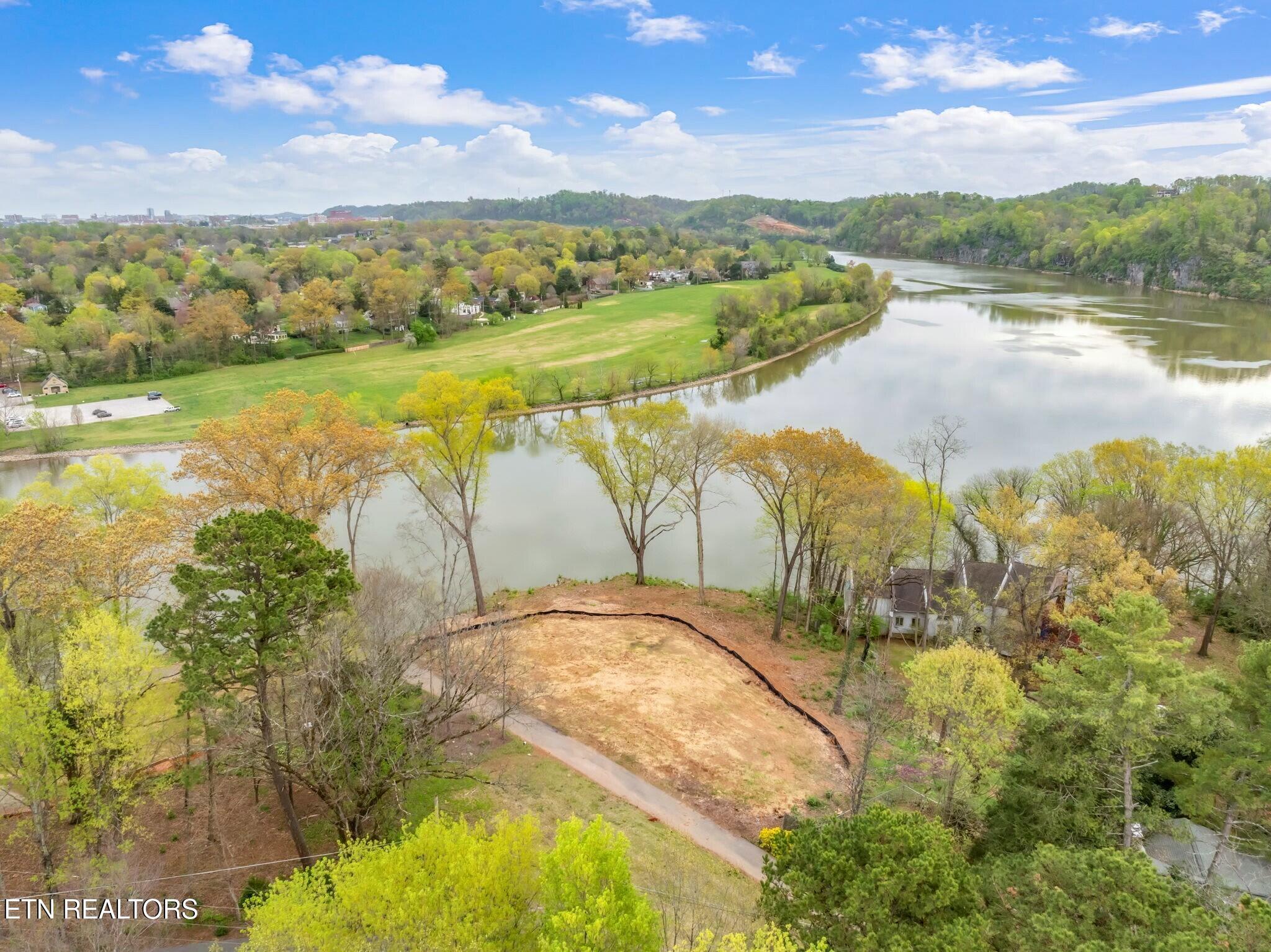 2101 Woodmere Lane, Knoxville, TN - Fort Loudoun and Tellico Lake Real Estate - Image# 13