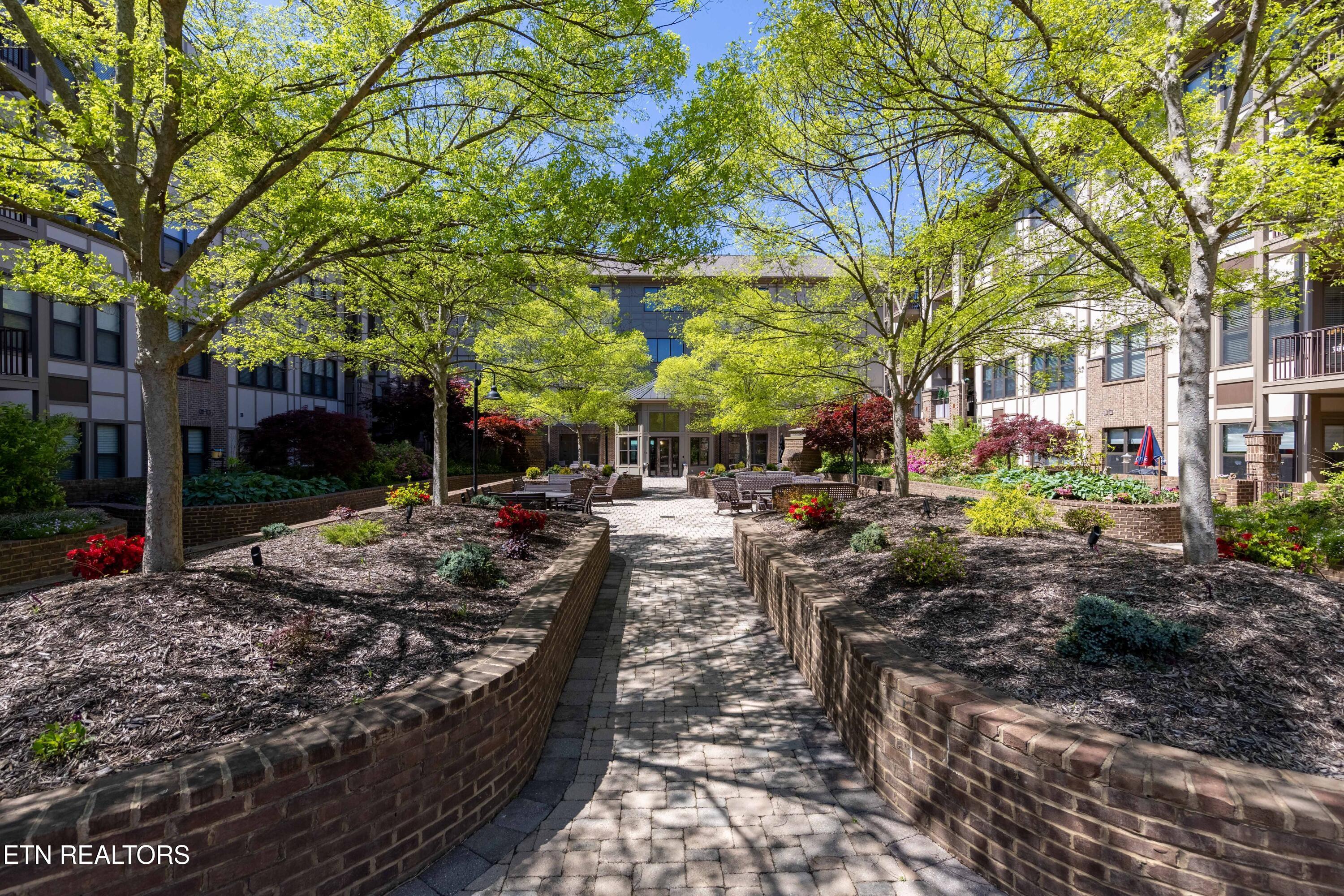 445 W Blount Ave, Knoxville, TN - Fort Loudoun and Tellico Lake Real Estate - Image# 3