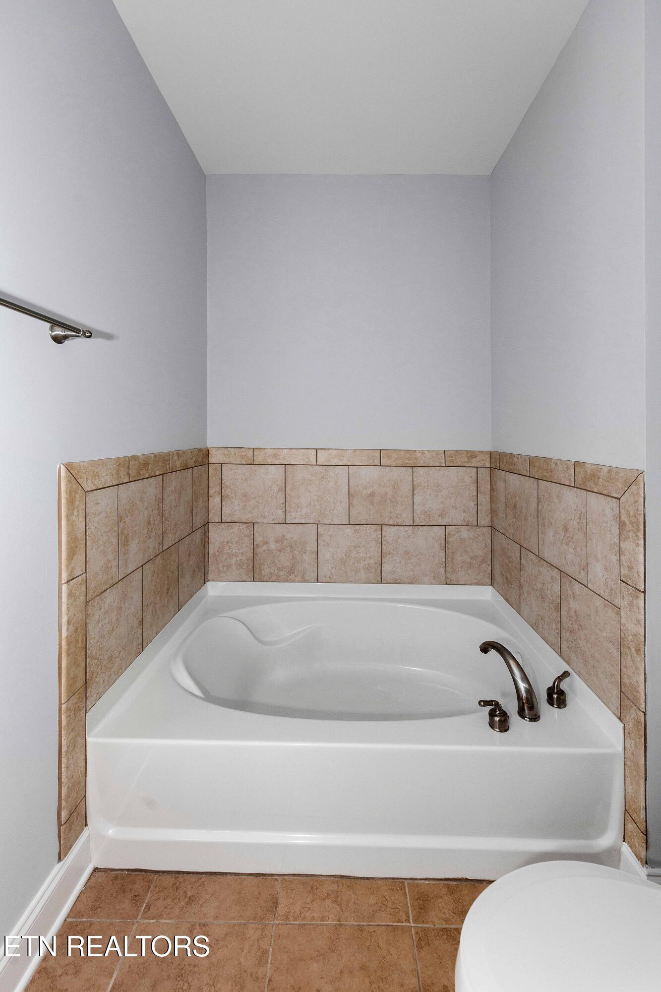445 W Blount Ave, Knoxville, TN - Fort Loudoun and Tellico Lake Real Estate - Image# 27