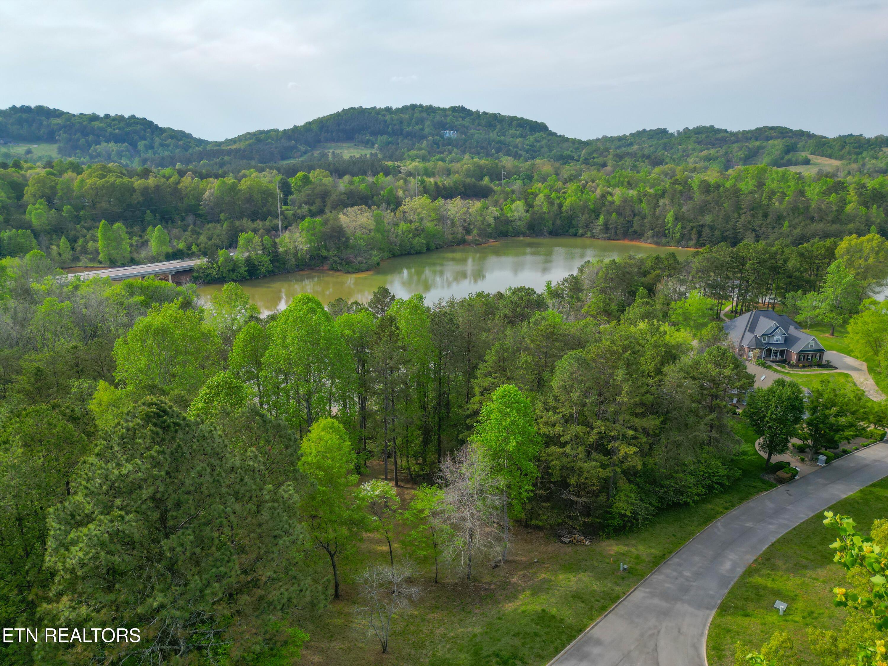 768 Wood Duck Drive, Vonore, TN - Fort Loudoun and Tellico Lake Real Estate - Image# 2