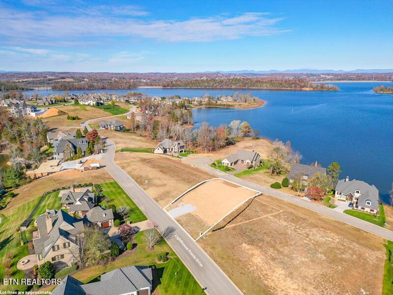 15848 Lighthouse Pointe Drive, Lenoir City, TN - Fort Loudoun and Tellico Lake Real Estate - Image# 2