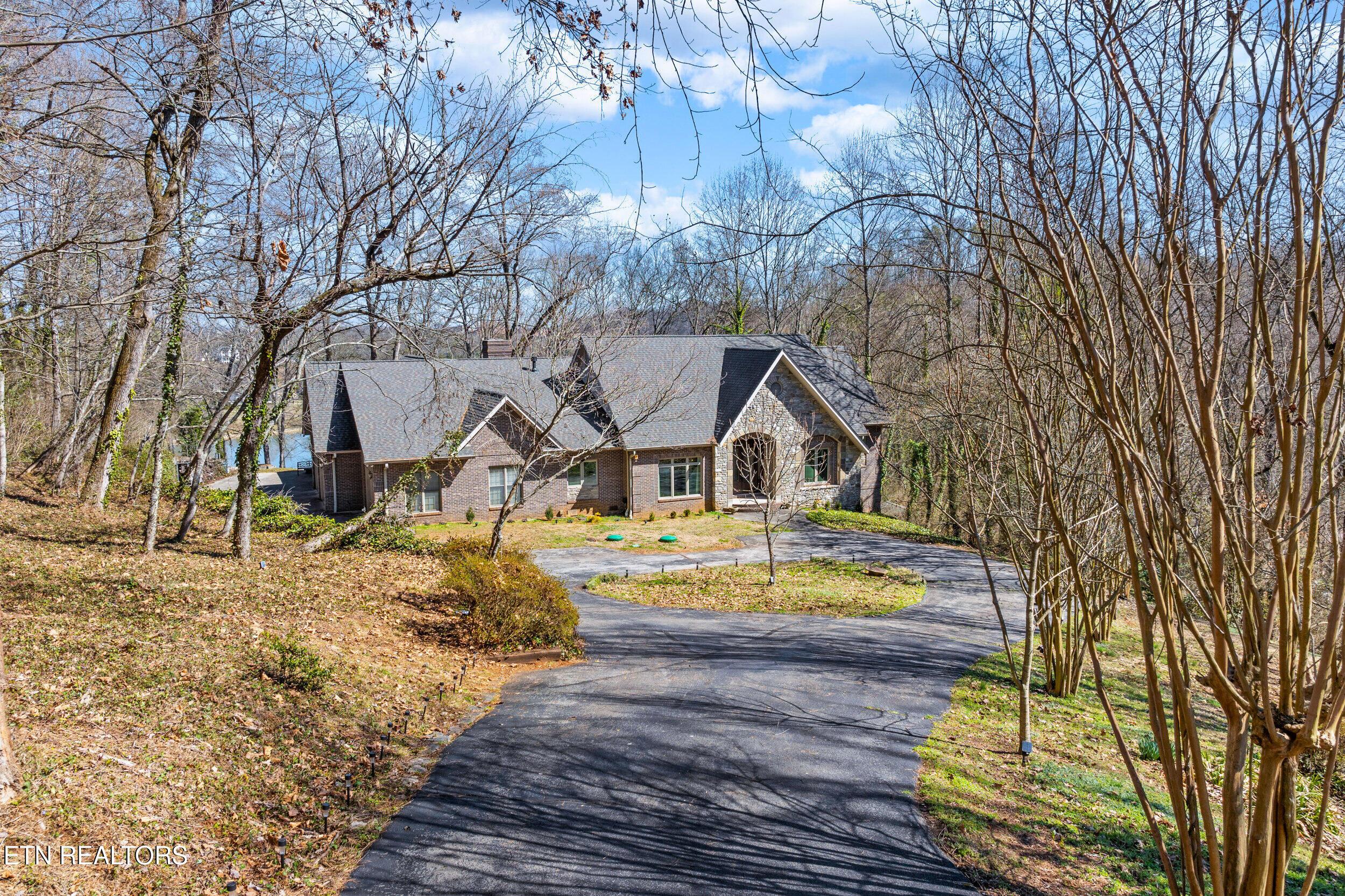 2304 Lakemoor Drive, Knoxville, TN - Fort Loudoun and Tellico Lake Real Estate - Image# 5