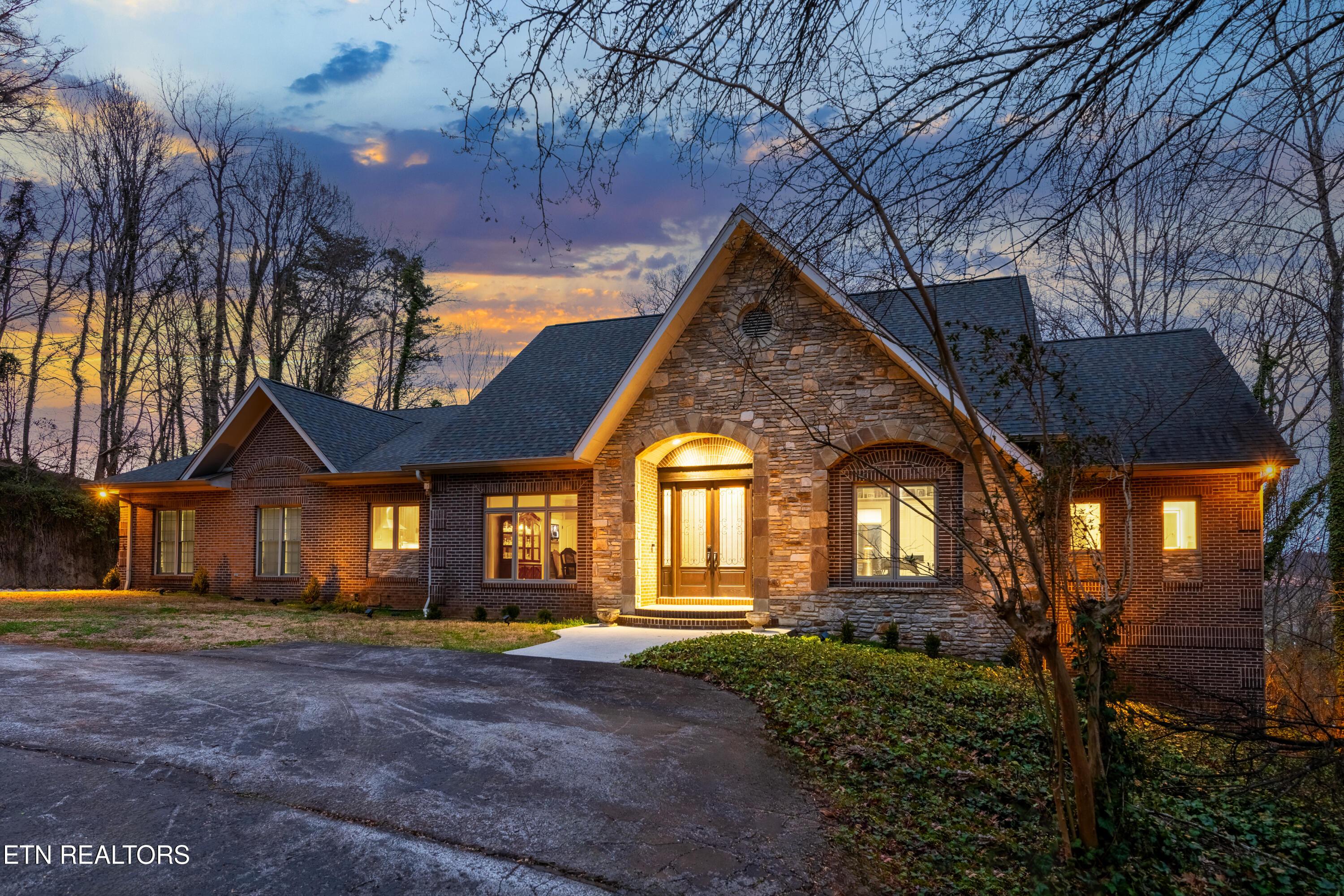 2304 Lakemoor Drive, Knoxville, TN - Fort Loudoun and Tellico Lake Real Estate - Image# 3