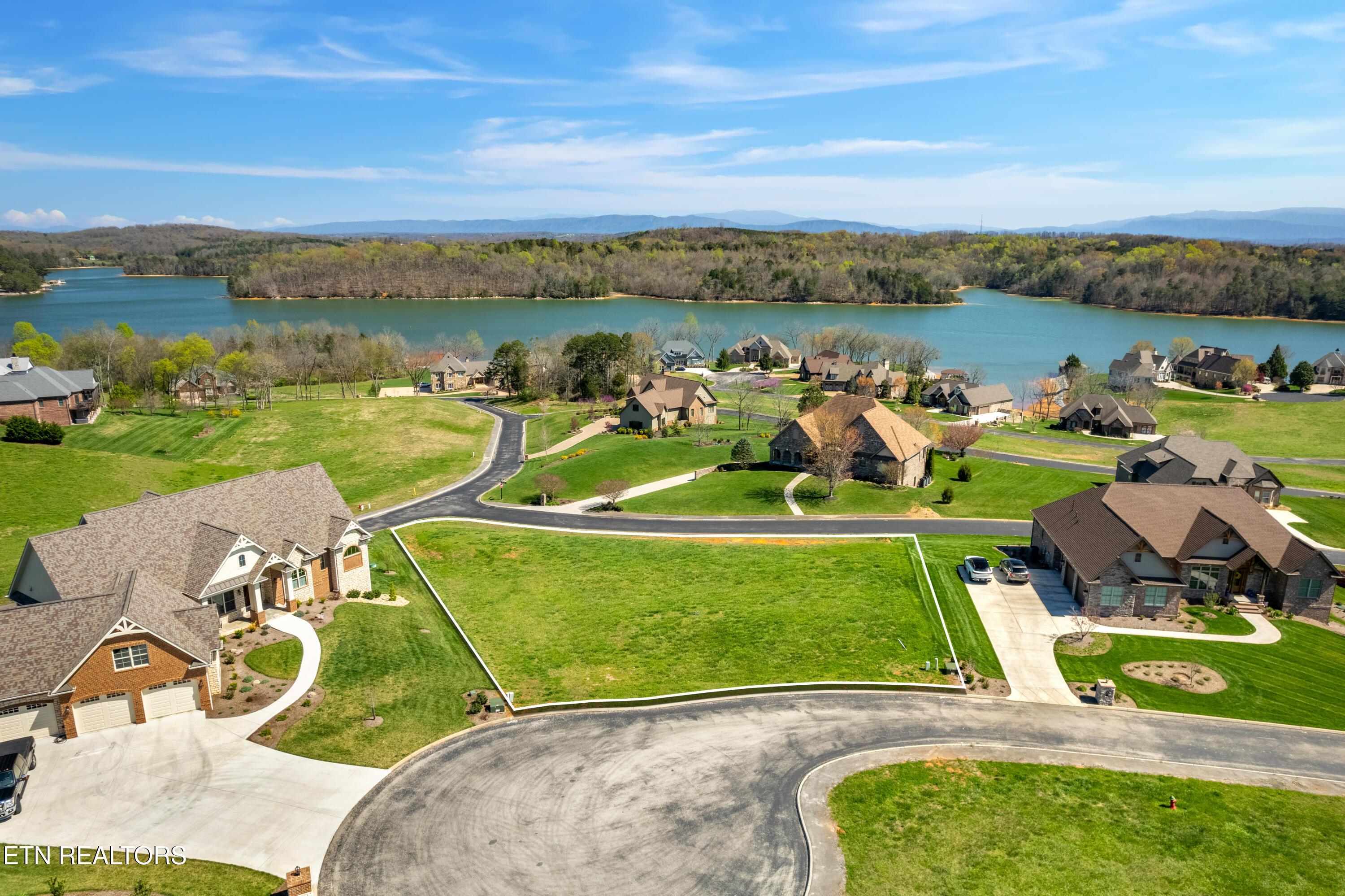 330 Watercrest Drive, Vonore, TN - Fort Loudoun and Tellico Lake Real Estate - Image# 1