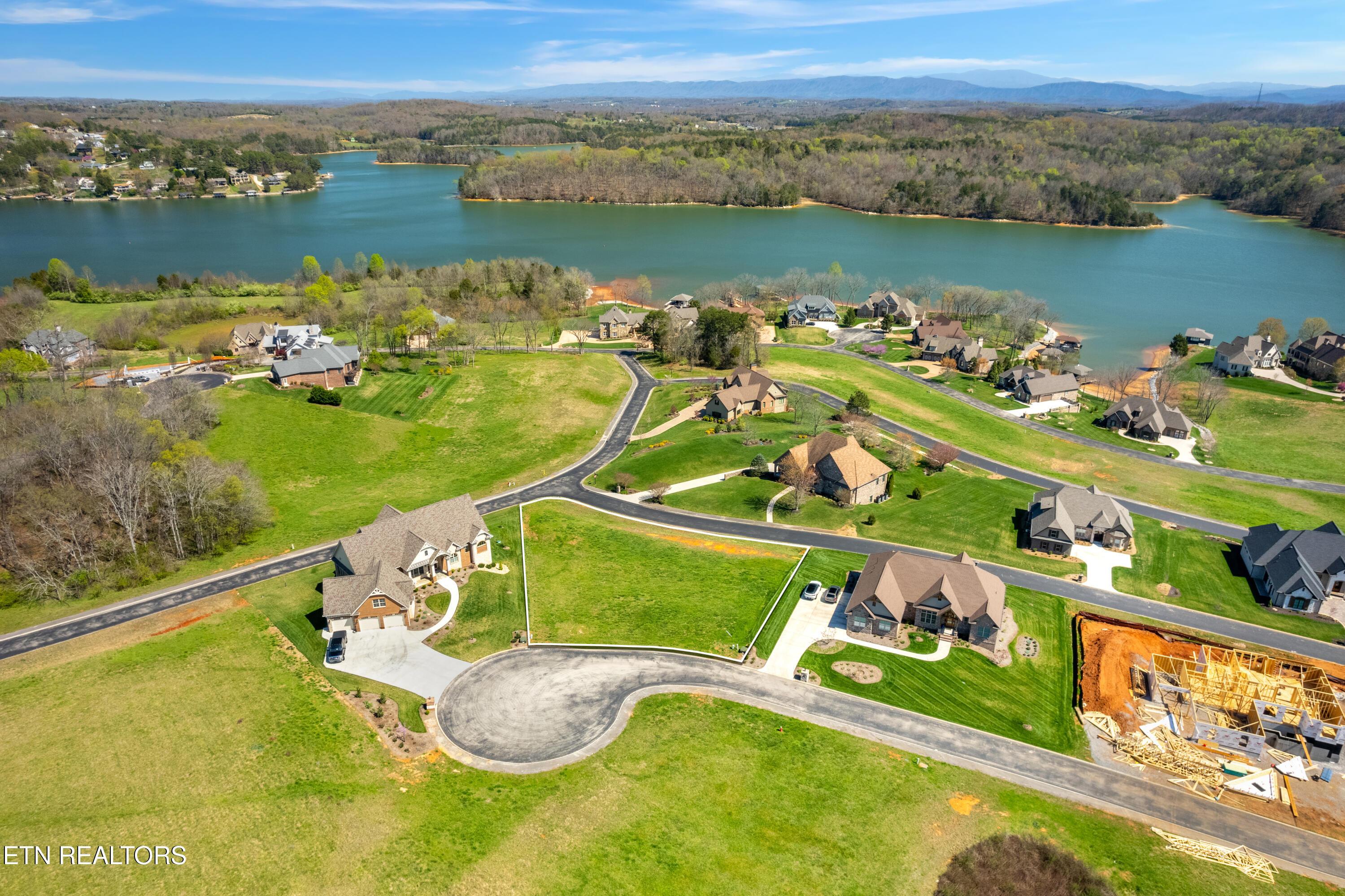 330 Watercrest Drive, Vonore, TN - Fort Loudoun and Tellico Lake Real Estate - Image# 2