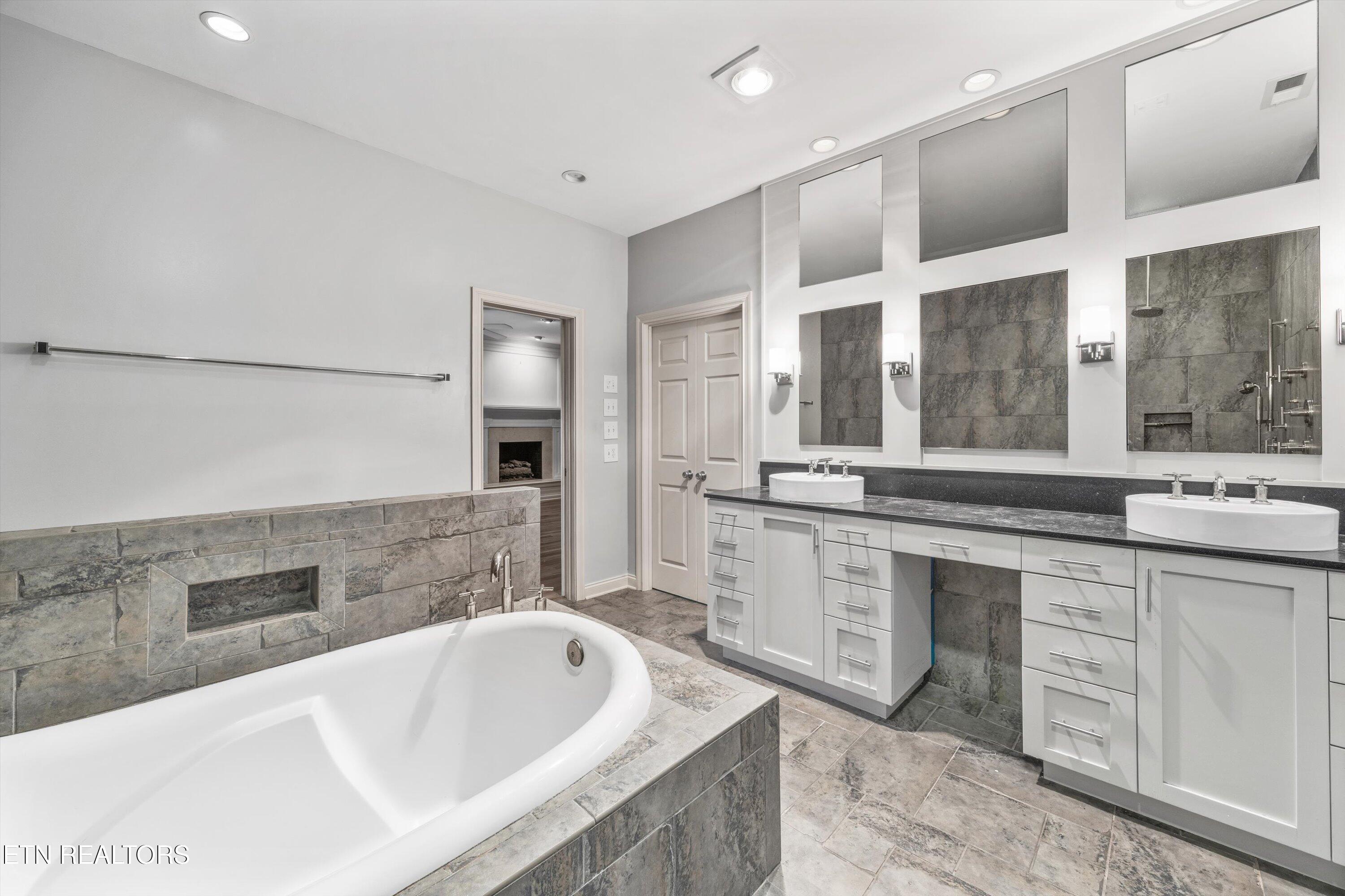 2235 Lake Lane, Knoxville, TN - Fort Loudoun and Tellico Lake Real Estate - Image# 23