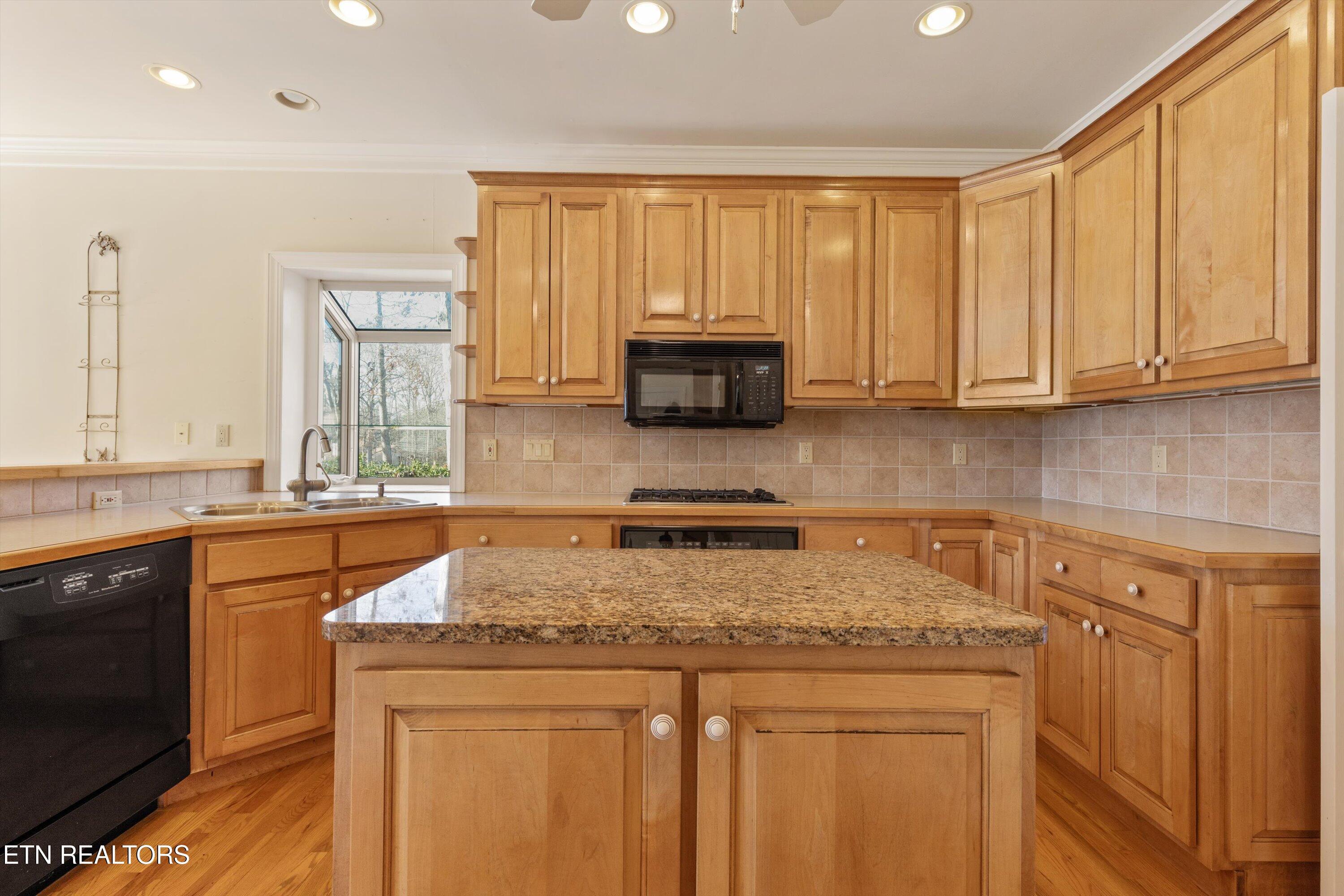 207 Oligi Circle, Loudon, TN - Fort Loudoun and Tellico Lake Real Estate - Image# 9